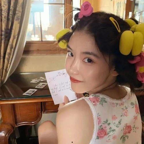 吃瓜娱乐图片搞笑可爱女,搞笑可爱女生吃瓜娱乐瞬间