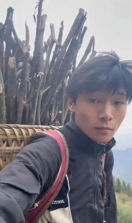 娱乐吃瓜酱帅爷爷,揭秘帅爷爷的传奇人生